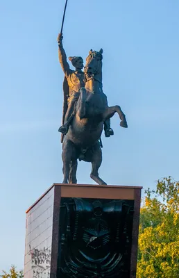 Чапаев, жанровая скульптура, Чувашская Республика, Чебоксары, сквер имени  В.И. Чапаева — Яндекс Карты