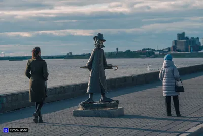 Файл:Anton Chekhov statue, Tomsk, Russia.jpg — Википедия