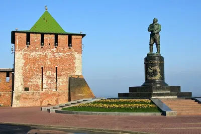 Памятник Чкалову в Нижнем Новгороде