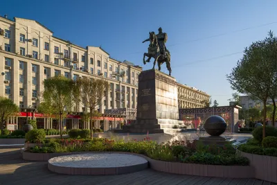 Памятник Юрию Долгорукому в Москве (Yury Dolgoruky Monument) Stock Vector |  Adobe Stock