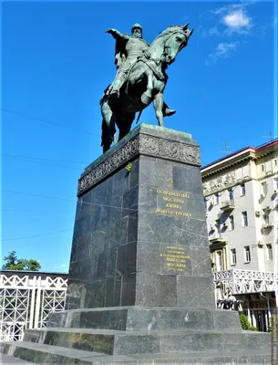 памятник юрию долгорукому основатель москвы на тверской площади тимелапс  москва россия Стоковое Изображение - изображение насчитывающей украшение,  принц: 217514395