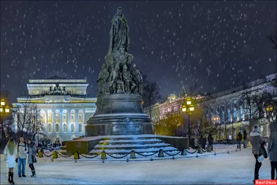 Площадь Островского и памятник Екатерине II