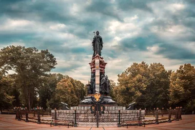 Памятник Екатерине Великой - экскурсовод Анна Гапличная