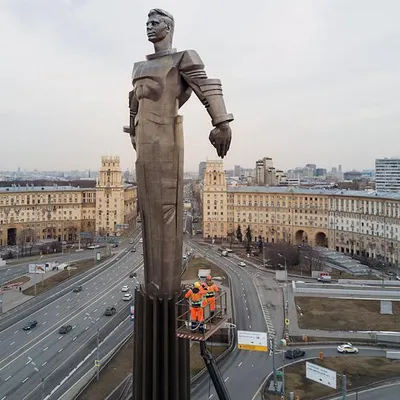 Памятник Юрию Гагарину в Москве | Пикабу