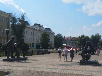 Л. Гайдай и его герои, памятник, мемориал, Иркутск, Пролетарская улица —  Яндекс Карты