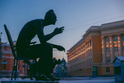 Иркутск - город церквей, памятников и деревянных домов.