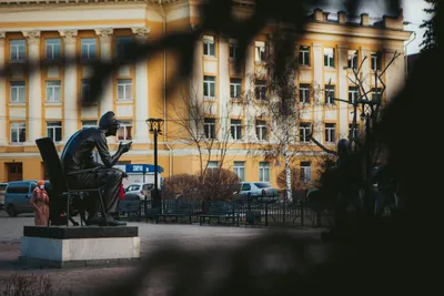 Картинка Памятник Леониду Гайдаю в Иркутске » Статуи » Архитектура »  Картинки 24 - скачать картинки бесплатно