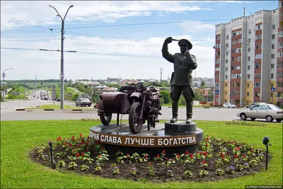 Памятник самому честному инспектору ГАИ в Белгороде. — DRIVE2