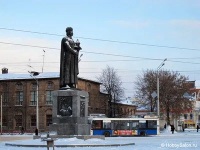 23 октября 1993 года в Ярославле торжественно открыли памятник Ярославу  Мудрому