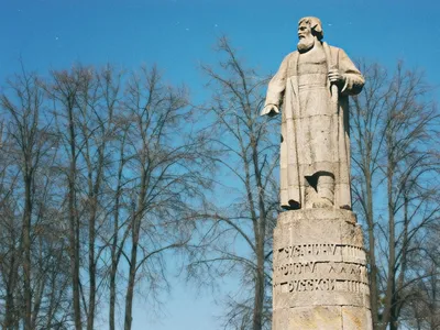 Памятник ивану сусанину в Костроме фото фотографии