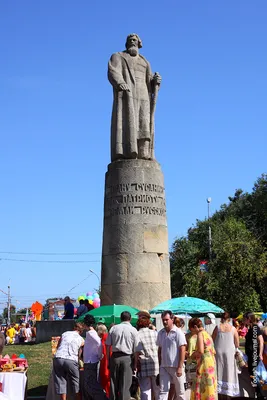 Памятник Сусанину на коленях в Костроме поразил 99% гидов и туроператоров —  Новости Костромы