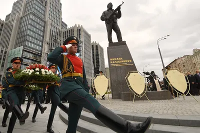 Москва меняется - ПАМЯТНИК КАЛАШНИКОВУ В Москве... | Facebook