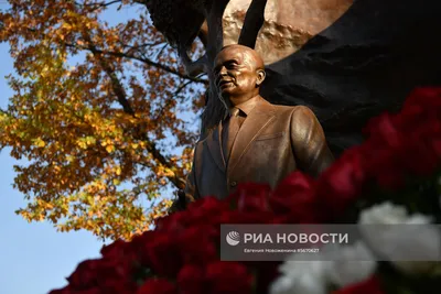 Памятник Исламу Каримову в Москве изготовит британский скульптор