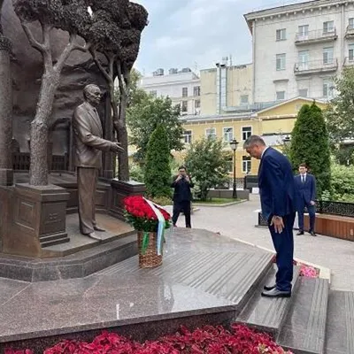 В центре Москвы открыли памятник первому президенту Узбекистана Каримову –  Москва 24, 18.10.2018