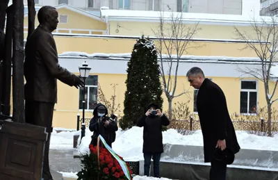 В центре Москвы открыли памятник первому президенту Узбекистана Каримову –  Москва 24, 18.10.2018