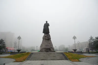 Файл:Памятник Е. П. Хабарову. Привокзальная площадь, Хабаровск, Хабаровский  край.jpg — Путеводитель Викигид Wikivoyage