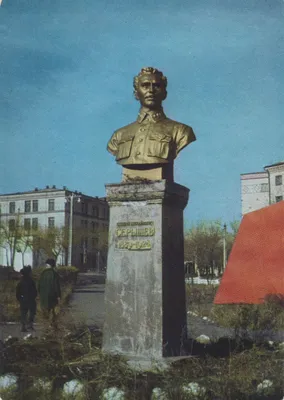 Памятник к Khabarov в железнодорожном вокзале Редакционное Фотография -  изображение насчитывающей хабаровск, железнодорожный: 120850652