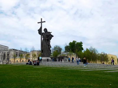 Памятник князю Владимиру на Боровицкой площади | Достопримечательности  Москвы