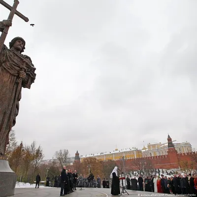 Памятник князю Владимиру решено ставить у Кремля - Ведомости