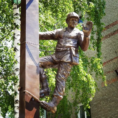 Памятник колбасе (Monument to sausage) Новосибирск, Россия — описание  достопримечательности, гостиницы и отели рядом, адрес, координаты,  фотографии