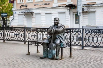 Памятник Михаилу Кругу, Музей козла и байкерский бар: чем заняться в Твери  — Нож