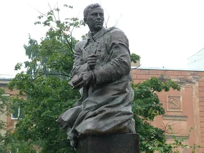 Памятник Мусе Джалилю (Оренбург) – достопримечательность