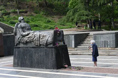 Памятник Неизвестному Солдату в Таллине 9-ого Мая. - ЯПлакалъ