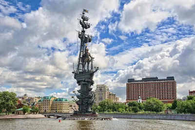 Файл:Monument to Peter the Great in Moscow.jpg — Википедия