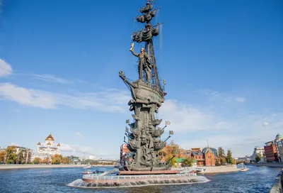 Колумб, Гулливер или Петр: загадки памятника Петру I Зураба Церетели