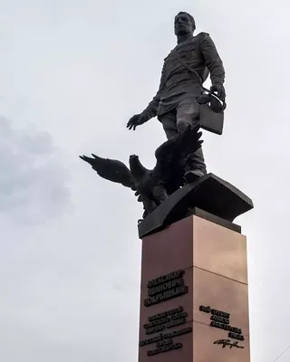 В Новосибирске перенесли памятник Покрышкину | 14.04.2022 | Красноярск -  БезФормата