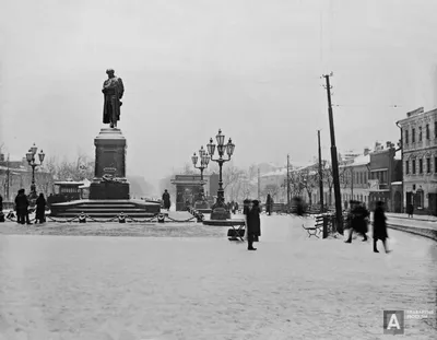 15 августа 1950 года памятник Александру Пушкину перенесли с Тверского  бульвара на Страстную площадь