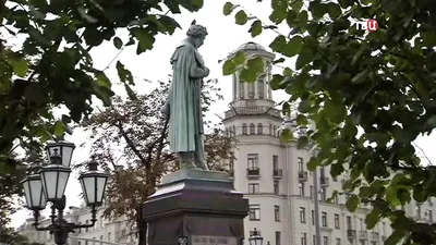 File:2014 Moscow statue of Pushkin.JPG - Wikimedia Commons