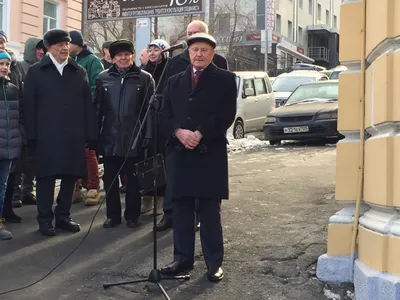 Попросили остаться: Штирлиц теперь официально находится во Владивостоке -  AmurMedia.ru