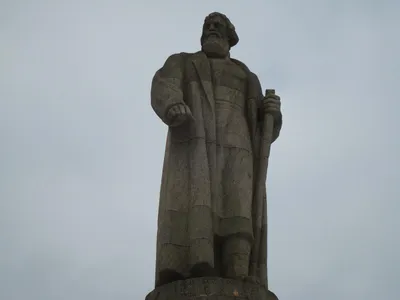 Файл:Monument to Ivan Susanin in Kostroma.jpg — Википедия