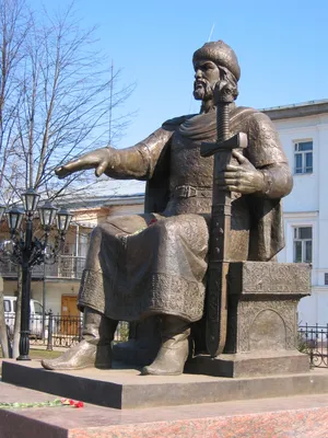 Просматривает изображение Памятник Ивану Сусанину в Костроме.JPG -  AKADO.Форум
