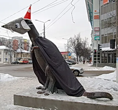 Памятник теще» в Туле нарядили крысой - KP.RU