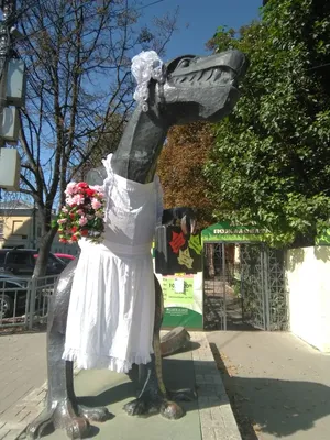 Памятник тёще в Туле нарядили в честь Дня знаний - Новости Тулы и области -  1tulatv
