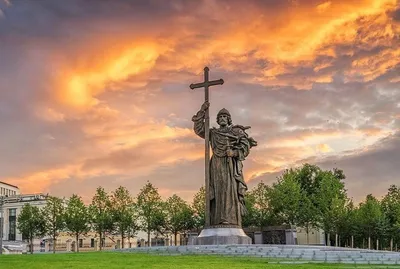 Памятник владимиру в москве фото фотографии