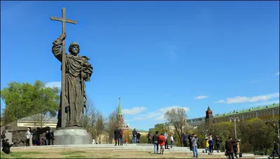 У памятника князю Владимиру в Москве включили художественную подсветку ::  Новости :: ТВ Центр