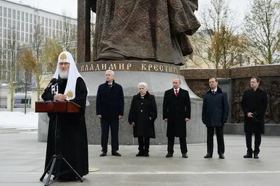 Памятник Владимиру Жириновскому открыли на Новодевичьем кладбище в Москве