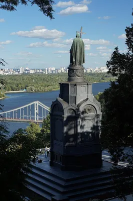 В Москве отмыли памятник князю Владимиру | Новости/Москва | Дзен