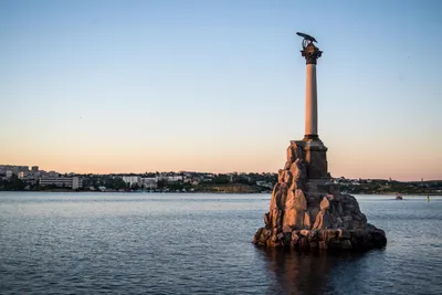 Памятник затонувшим кораблям в Севастополе фото фотографии