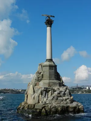Памятник затопленным кораблям в Севастополе фото фото