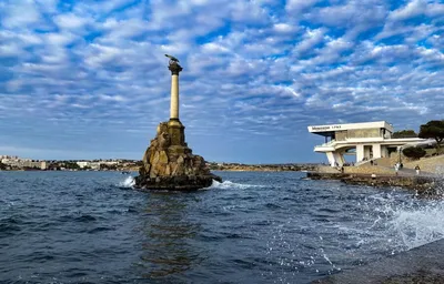 Памятник затопленным кораблям | На батареях солнечных