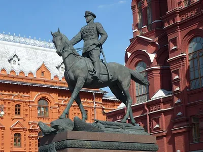 Памятник маршалу Георгию Жукову