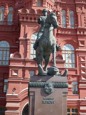 Памятник маршалу Жукову в Москве заменили на новый | Новости общества |  Известия | 20.03.2020