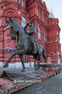 Отреставрированный памятник Жукову вернули на Манежную площадь — РБК