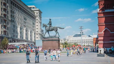 Новый памятник маршалу Жукову установлен на Манежной площади в Москве | РИА  Новости Медиабанк