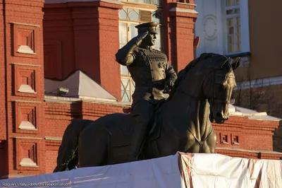 Памятник маршалу Жукову на фоне Кремля в Москве зимой, рождественские  деревья, селданский исторический музей Стоковое Изображение - изображение  насчитывающей зима, жуков: 157811279