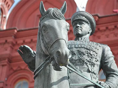 Памятник Георгию Константиновичу Жукову — Узнай Москву